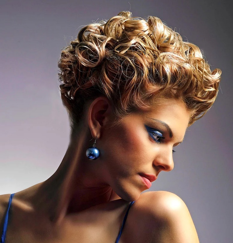 Curly Hairstyles 2024 Short Medium And With Bangs   Short Curly Hairstyles 2024 